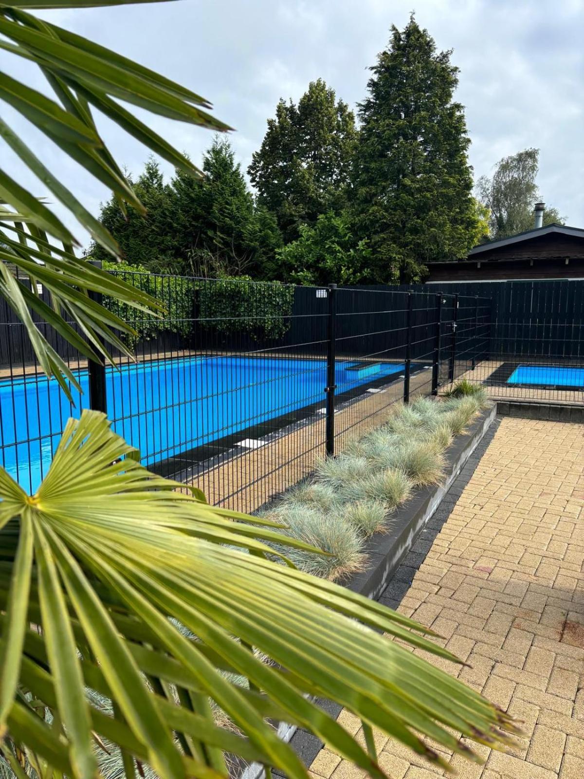 Ruim Familie Chalet Tot 4 Personen Op De Veluwe Bungalowpark De Kern Putten Luaran gambar